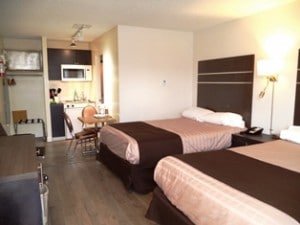 Kitchenette double queen bed room
